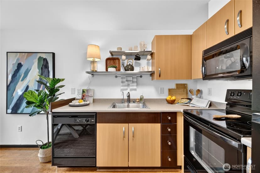 Property photo for 4020 Aurora Avenue N #305, Seattle photo 8