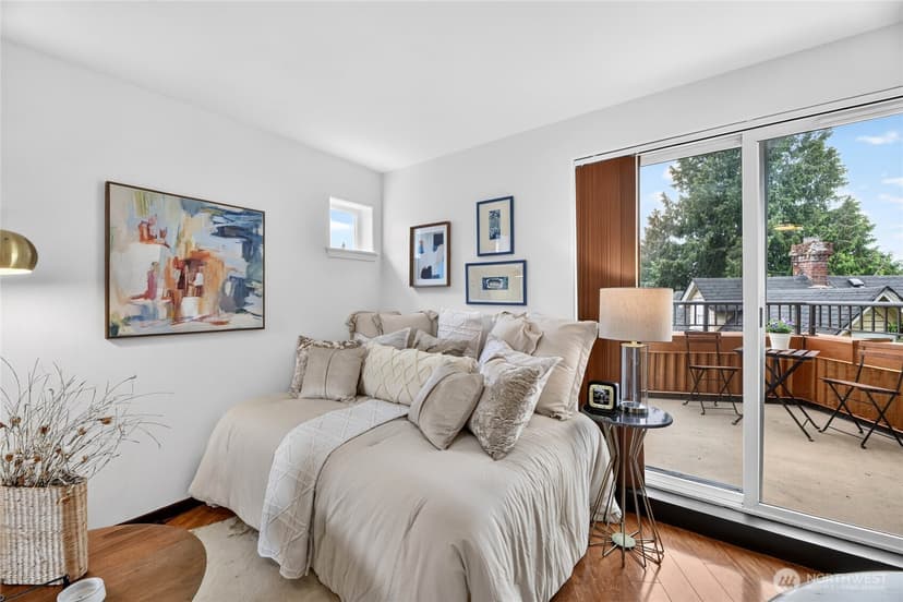 Property photo for 4020 Aurora Avenue N #305, Seattle photo 11