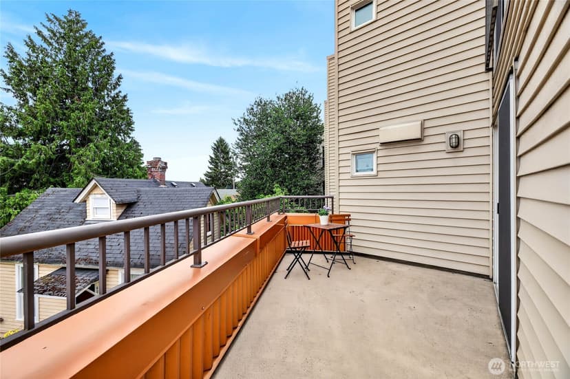 Property photo for 4020 Aurora Avenue N #305, Seattle photo 21