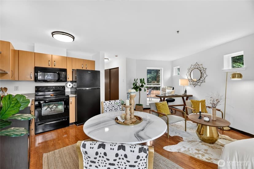 Property photo for 4020 Aurora Avenue N #305, Seattle photo 7