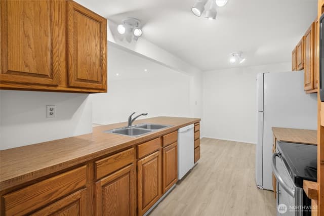 Property photo for 16811 1st Avenue NW, Shoreline photo 5