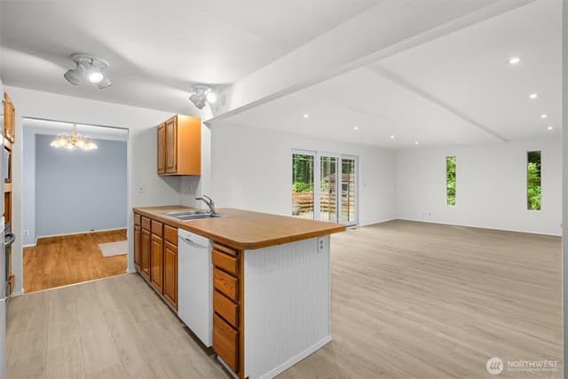 Property photo for 16811 1st Avenue NW, Shoreline photo 3