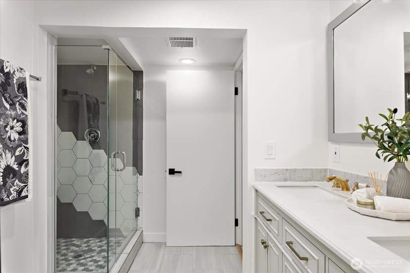 Property photo for 18226 62nd Avenue NE, Kenmore photo 36