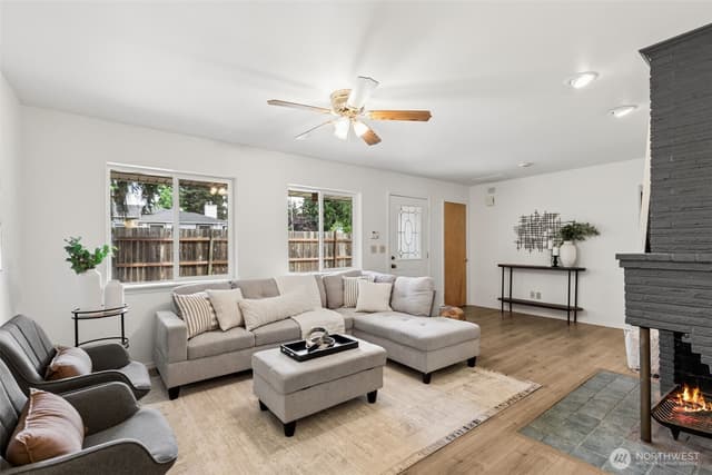 Property photo for 2613 NE 145th Street, Seattle photo 4