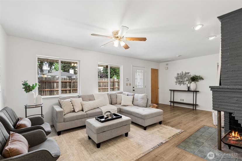 Property photo for 2613 NE 145th Street, Seattle photo 4