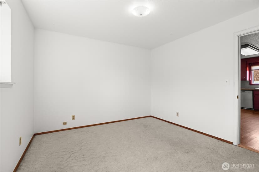 Property photo for 926 6th Avenue SW, Puyallup photo 16