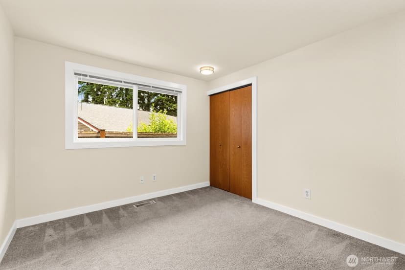 Property photo for 9802 117th Place NE, Kirkland photo 21