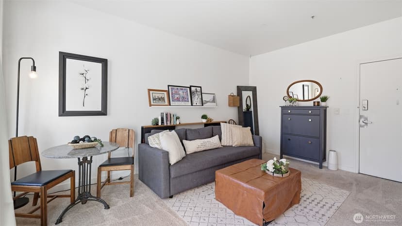 Property photo for 2414 1st Avenue #702, Seattle photo 8