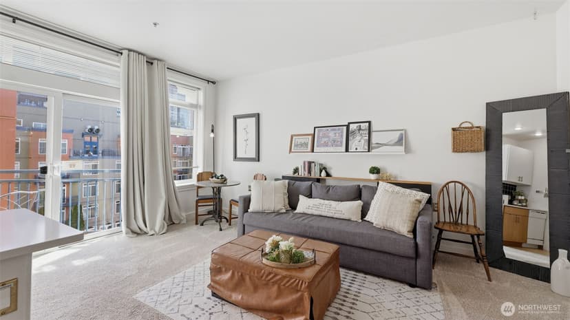 Property photo for 2414 1st Avenue #702, Seattle photo 9