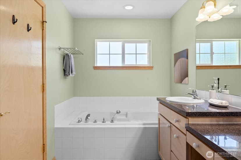Property photo for 518 4th Avenue S, Edmonds photo 23