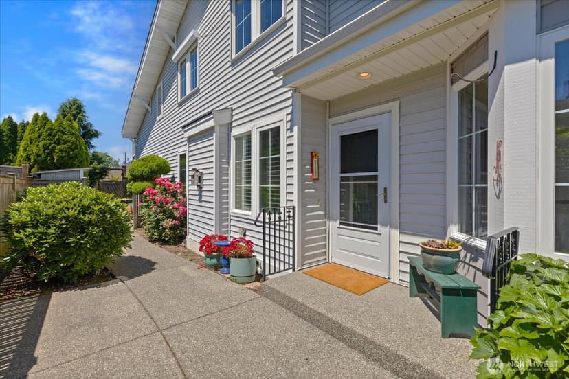 Property photo for 518 4th Avenue S, Edmonds photo 3