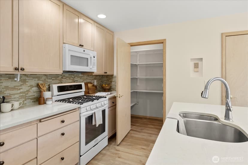Property photo for 518 4th Avenue S, Edmonds photo 15