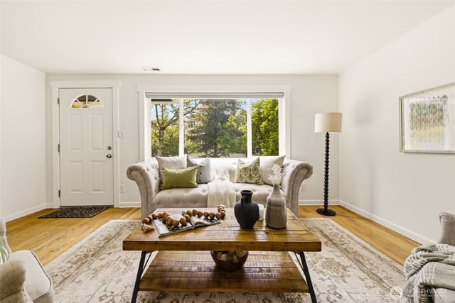 Property photo for 2722 NE Blakeley Street, Seattle photo 4