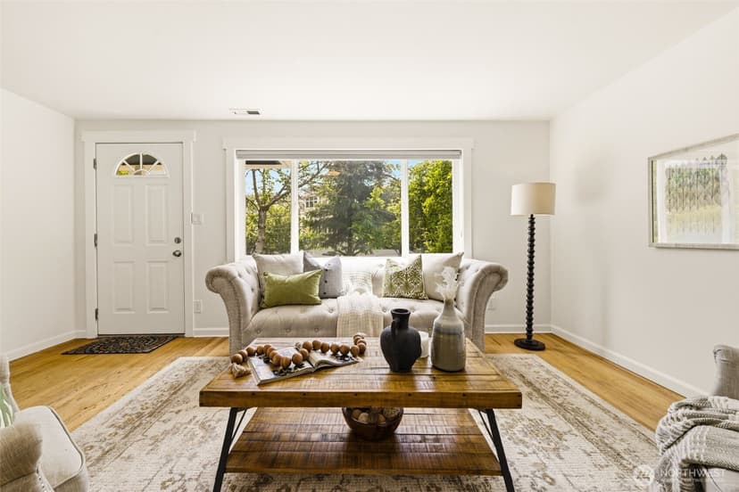 Property photo for 2722 NE Blakeley Street, Seattle photo 4