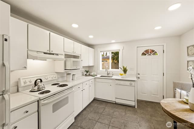 Property photo for 2722 NE Blakeley Street, Seattle photo 5