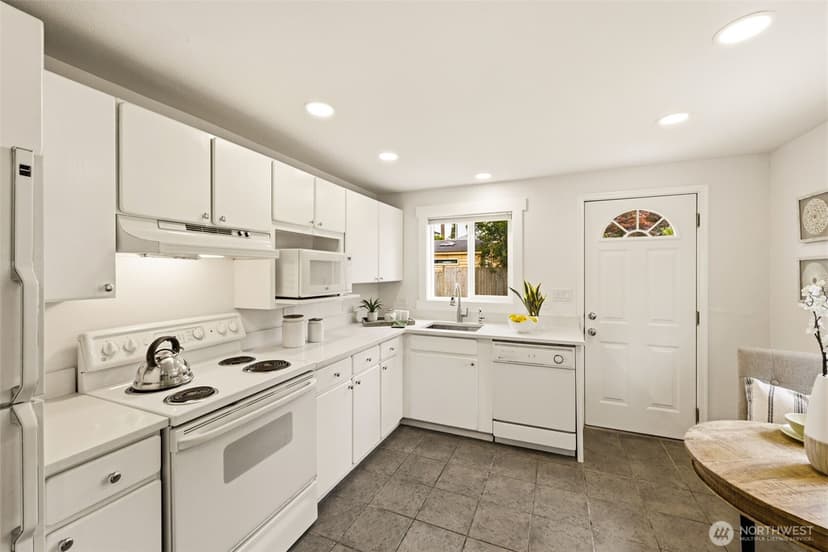 Property photo for 2722 NE Blakeley Street, Seattle photo 5