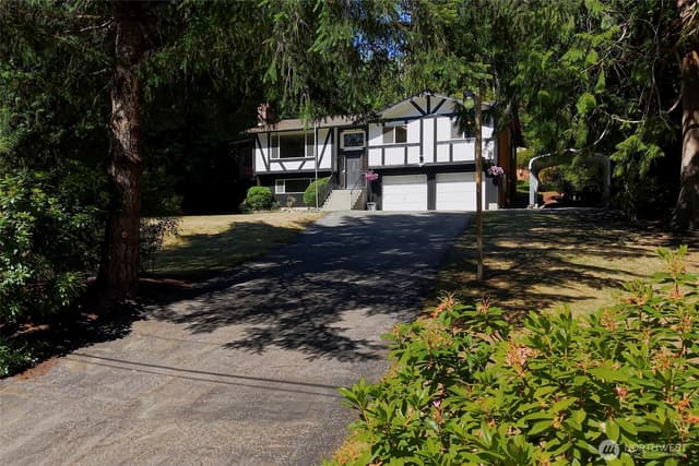 Property photo for 14203 Thomas Drive NW, Silverdale photo 2