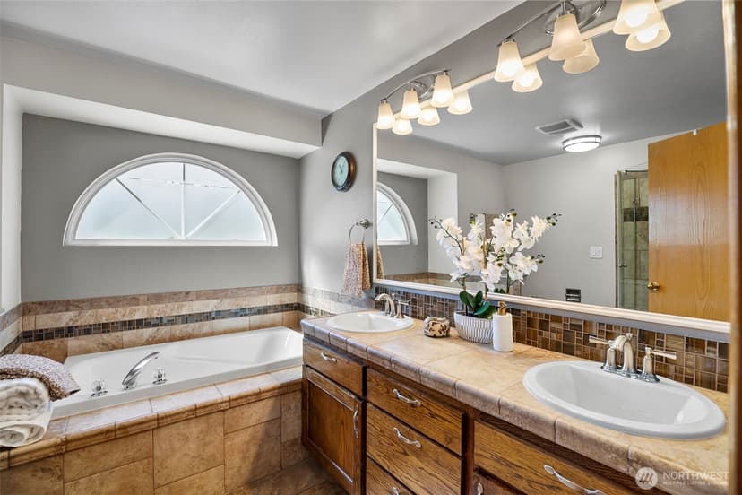 Property photo for 2509 217th Place SW, Brier photo 31