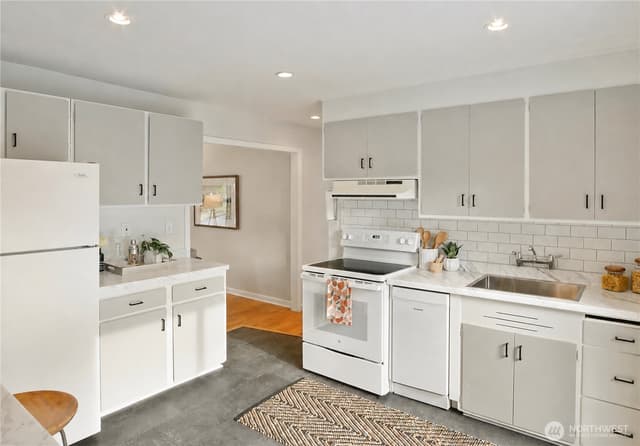 Property photo for 9219 30th Avenue SW, Seattle photo 5