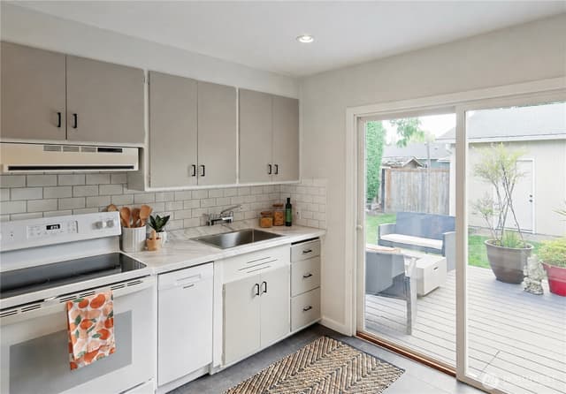 Property photo for 9219 30th Avenue SW, Seattle photo 4