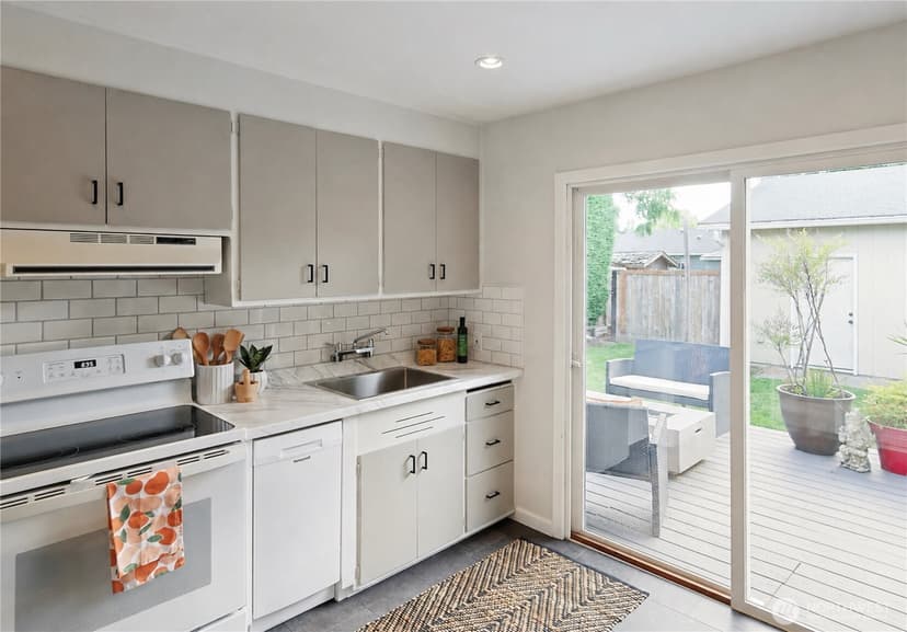Property photo for 9219 30th Avenue SW, Seattle photo 4