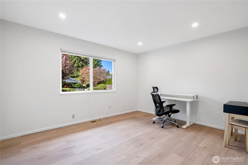 Property photo for 14260 110th Avenue NE, Kirkland photo 17