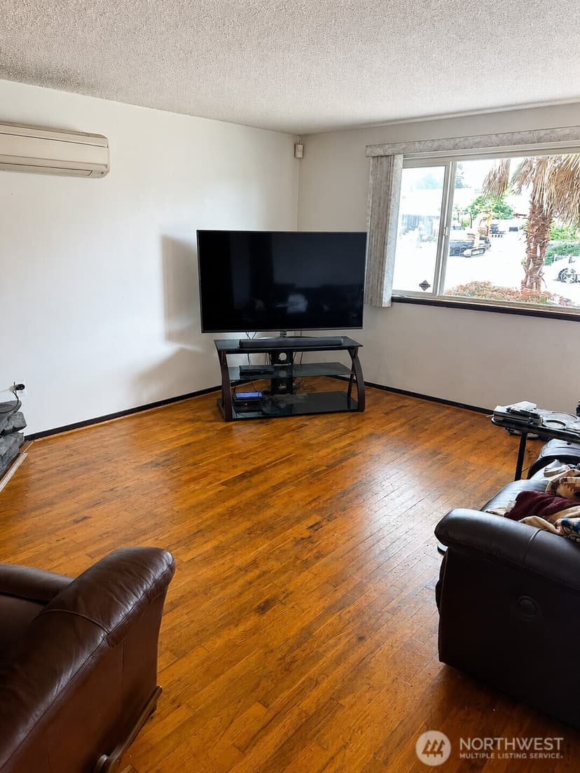 Property photo for 925 139th Street E, Tacoma photo 3