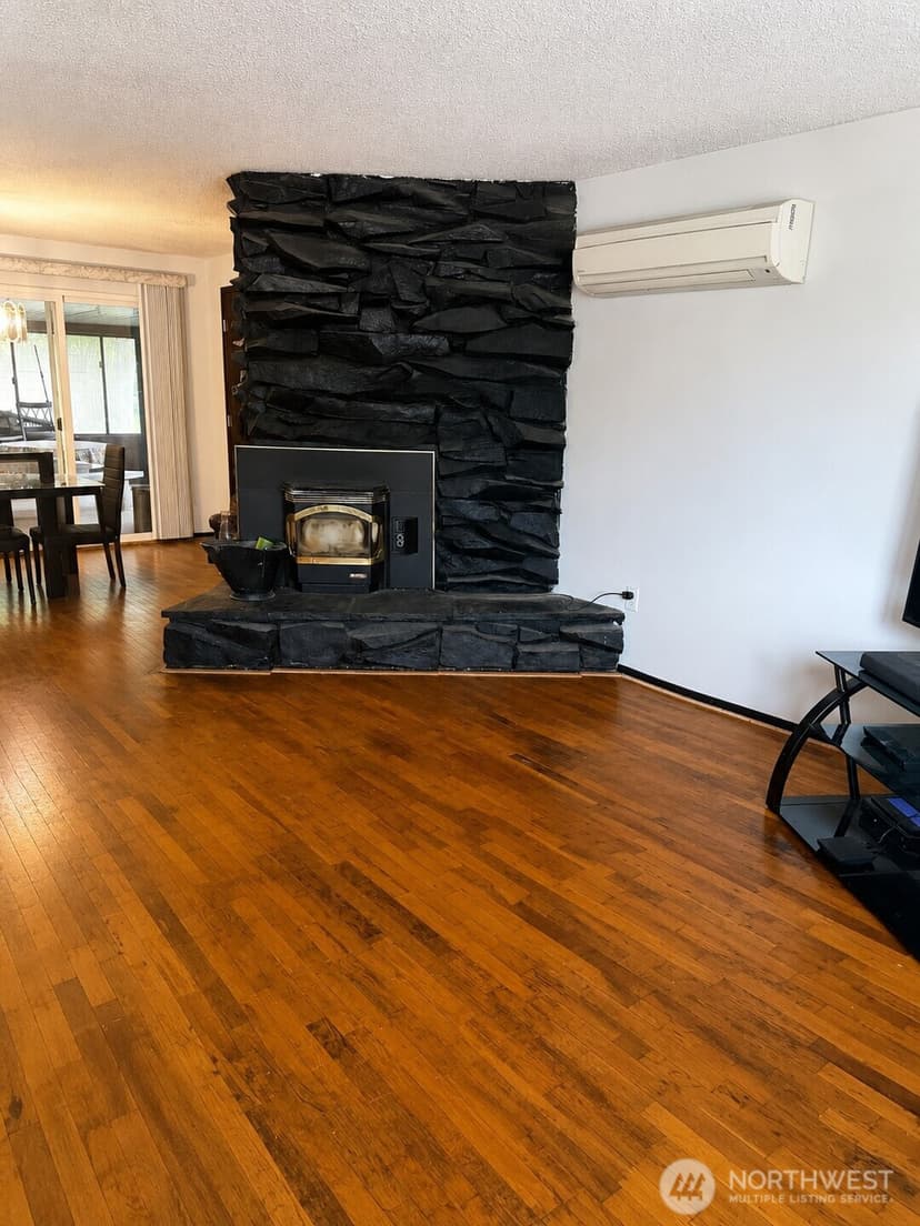 Property photo for 925 139th Street E, Tacoma photo 4