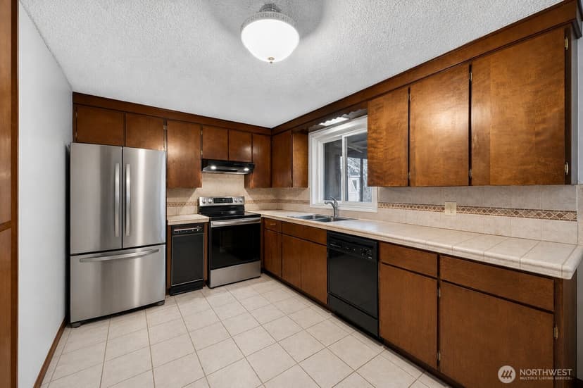Property photo for 925 139th Street E, Tacoma photo 2