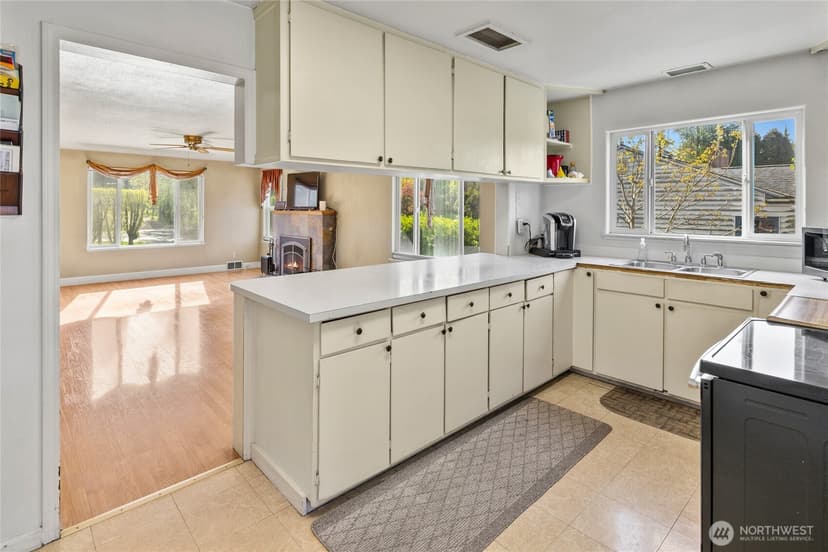 Property photo for 9334 E B Street, Tacoma photo 10