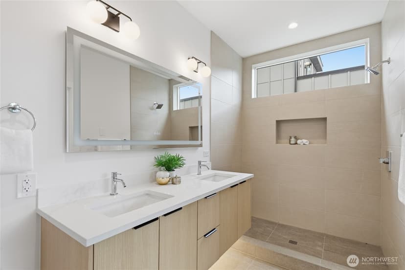 Property photo for 6219 9th Avenue NE, Seattle photo 23