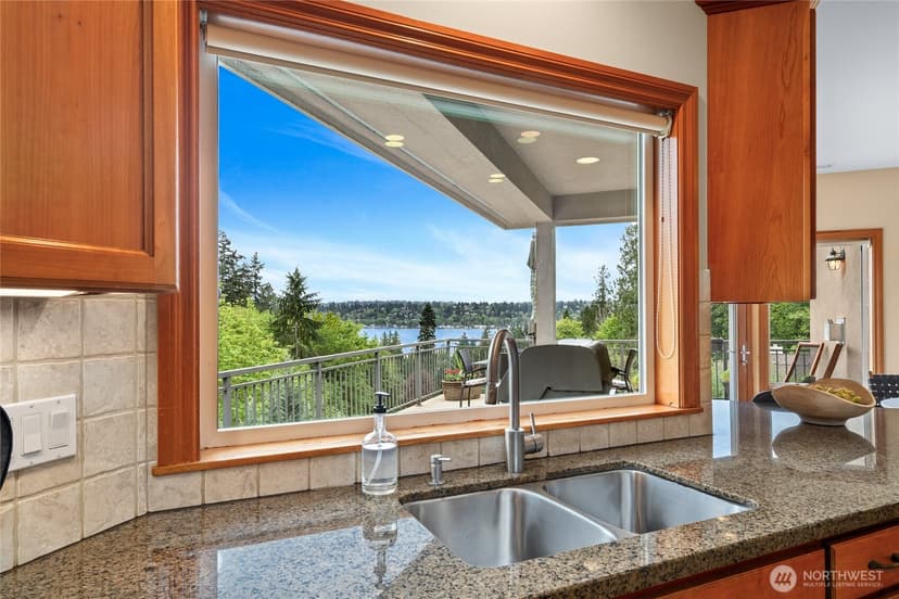 Property photo for 6317 NE 138th Place, Kirkland photo 17