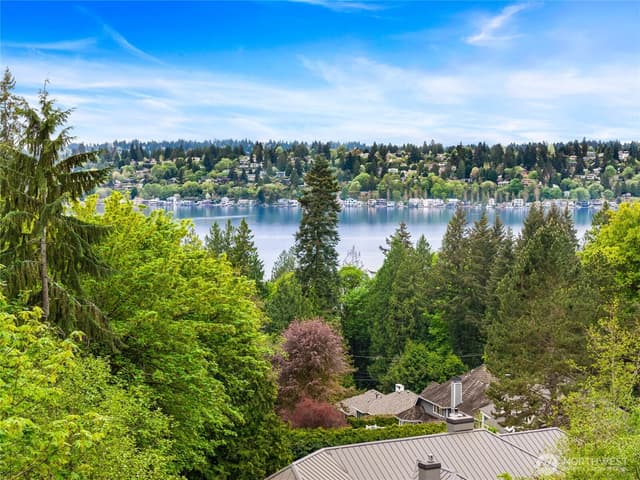 Property photo for 6317 NE 138th Place, Kirkland photo 2