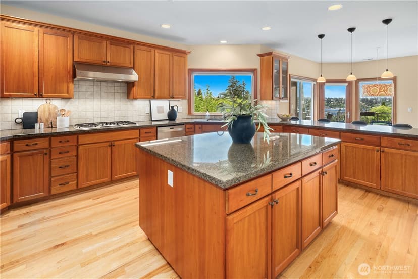 Property photo for 6317 NE 138th Place, Kirkland photo 16