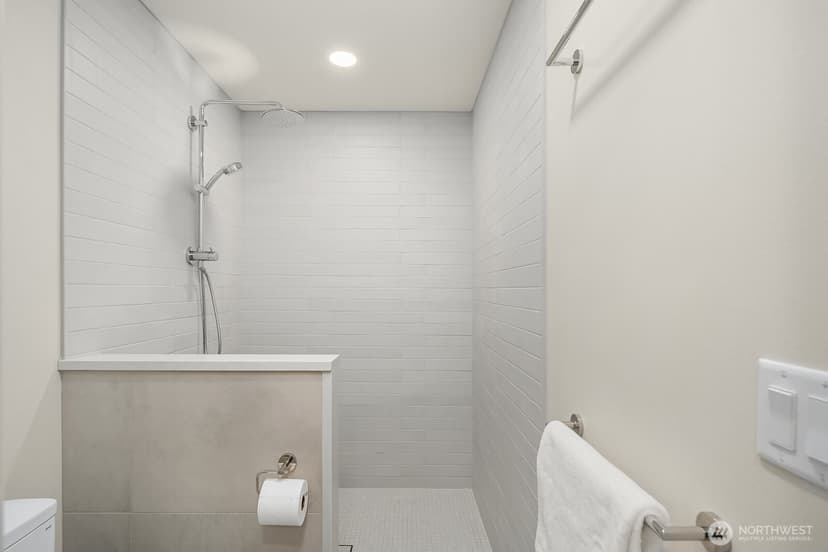 Property photo for 6750 W Mercer Way, Mercer Island photo 26