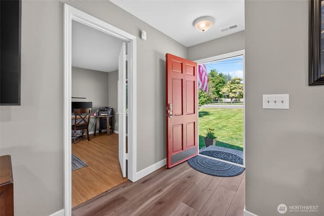 Property photo for 10520 50th Avenue E, Tacoma photo 4