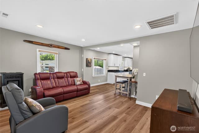 Property photo for 10520 50th Avenue E, Tacoma photo 5