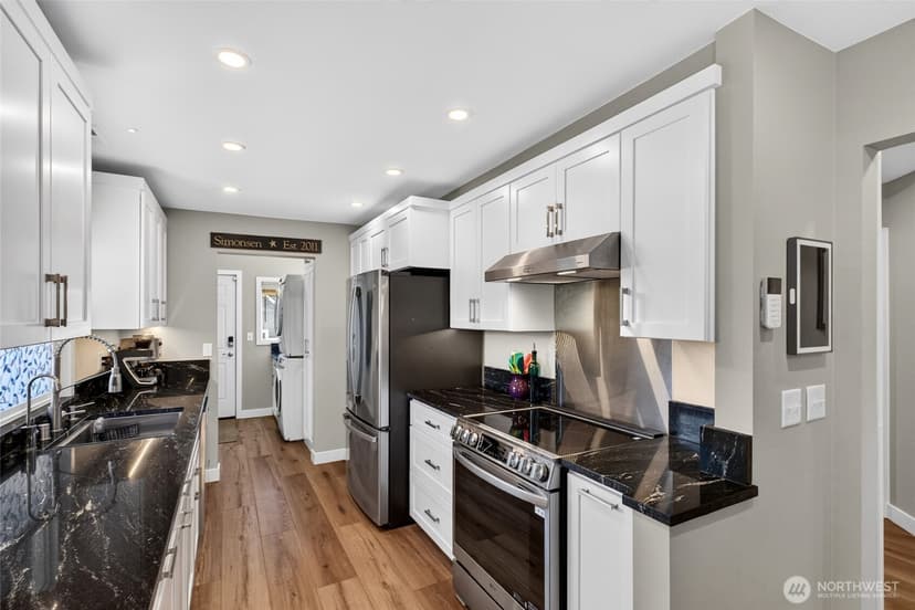 Property photo for 10520 50th Avenue E, Tacoma photo 12