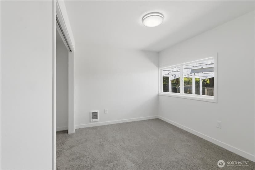 Property photo for 11407 Farwest Drive SW, Lakewood photo 14