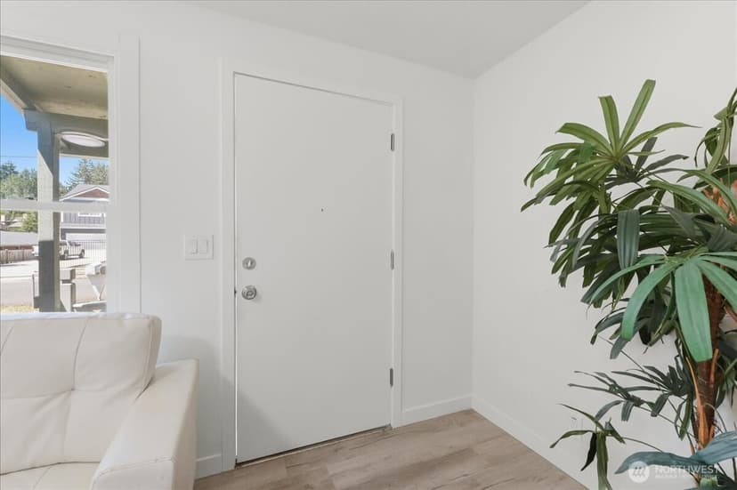 Property photo for 11407 Farwest Drive SW, Lakewood photo 4