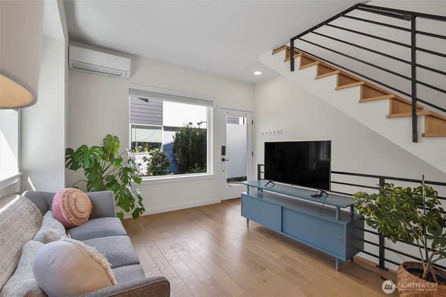 Property photo for 5244 Brooklyn Avenue NE #A, Seattle photo 3