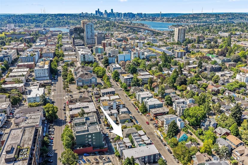 Property photo for 5244 Brooklyn Avenue NE #A, Seattle photo 27