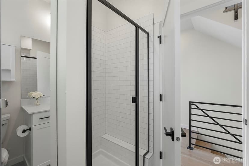 Property photo for 5244 Brooklyn Avenue NE #A, Seattle photo 16