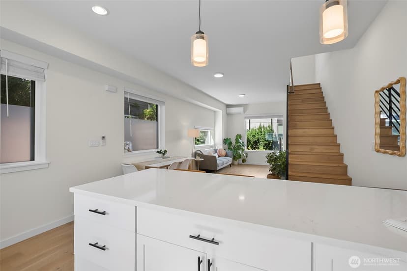 Property photo for 5244 Brooklyn Avenue NE #A, Seattle photo 7