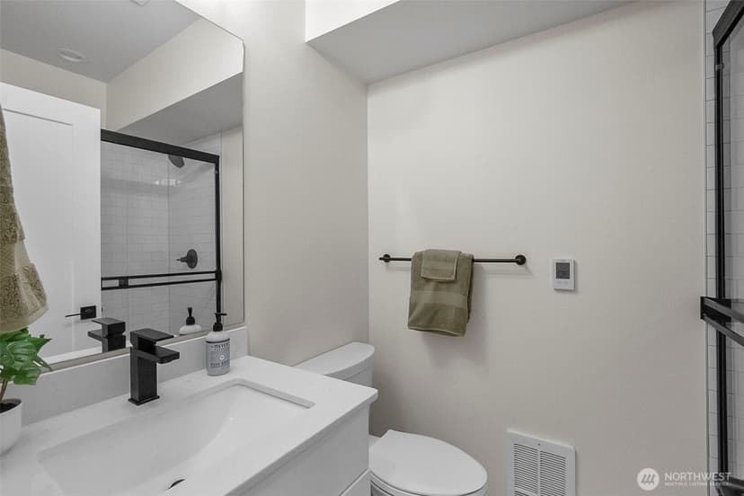 Property photo for 5244 Brooklyn Avenue NE #A, Seattle photo 12