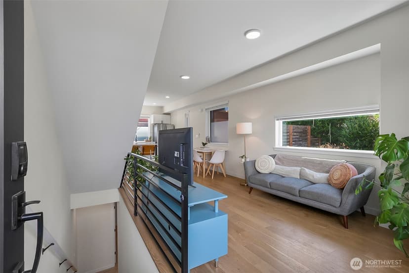 Property photo for 5244 Brooklyn Avenue NE #A, Seattle photo 2