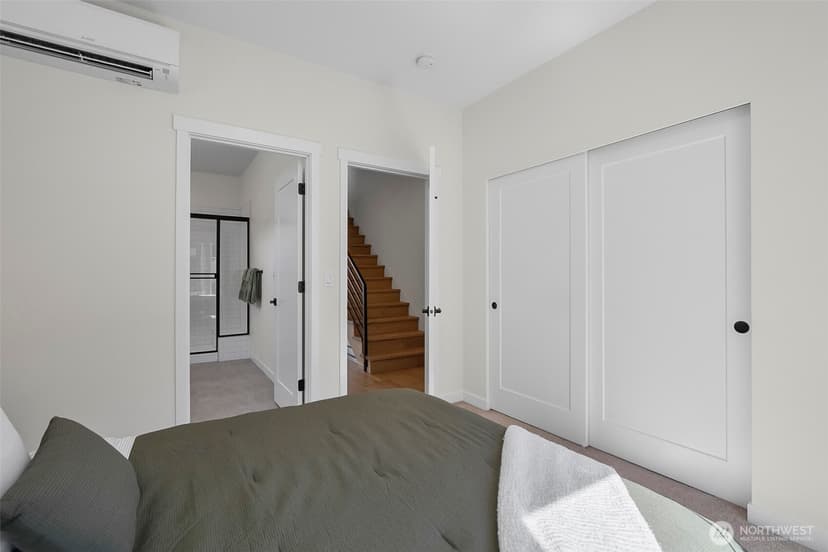 Property photo for 5244 Brooklyn Avenue NE #A, Seattle photo 18