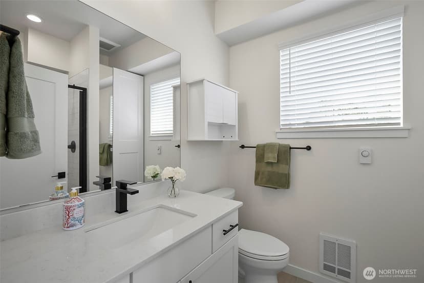 Property photo for 5244 Brooklyn Avenue NE #A, Seattle photo 15