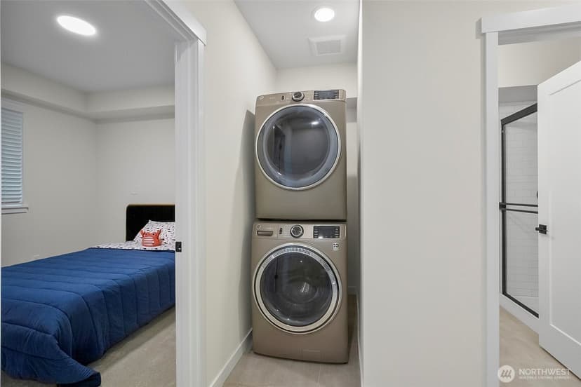 Property photo for 5244 Brooklyn Avenue NE #A, Seattle photo 9