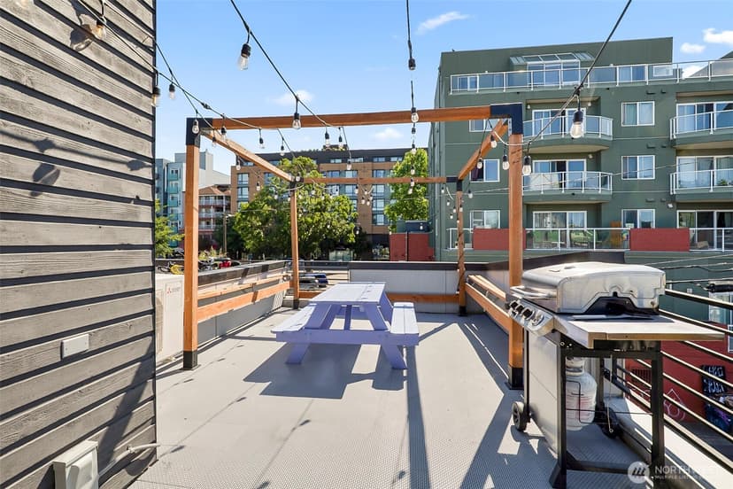 Property photo for 5244 Brooklyn Avenue NE #A, Seattle photo 23